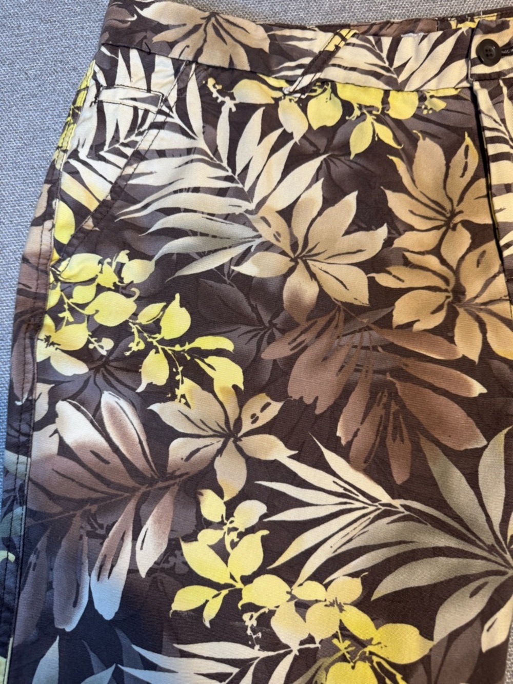 Caribbean Joe Women’s Yellow & Brown‎ Hawaiian Floral Cotton Shorts size 14 - Picture 4 of 11